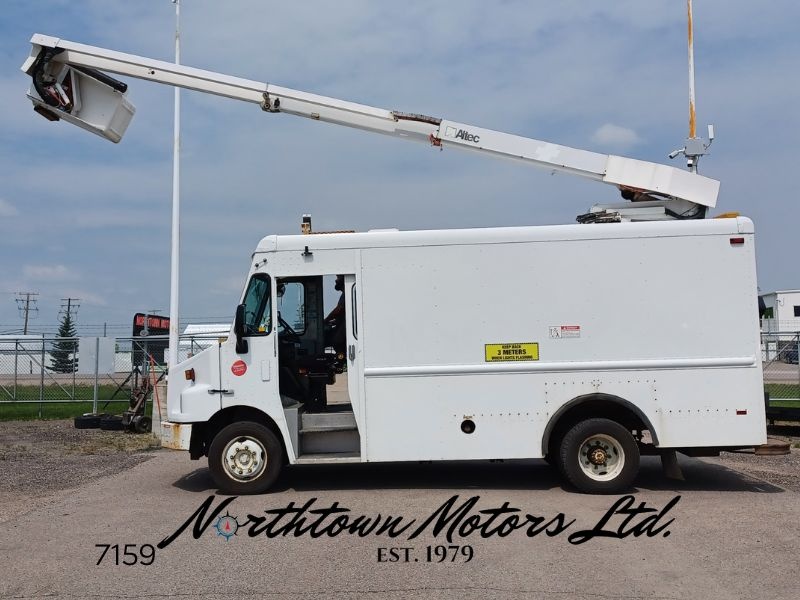 
								2004 Feightliner MT55 Bucket Van full									