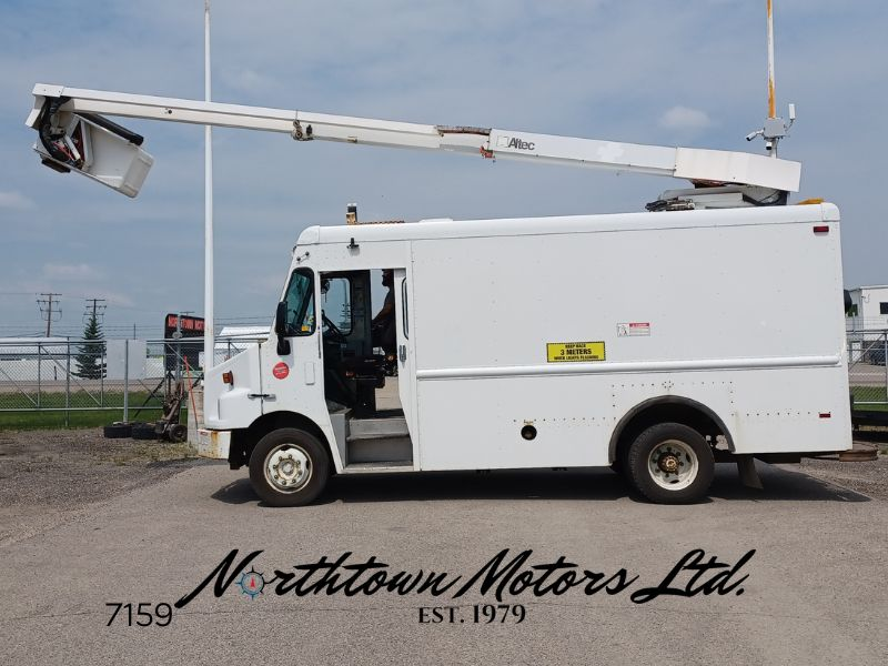 
								2004 Feightliner MT55 Bucket Van full									