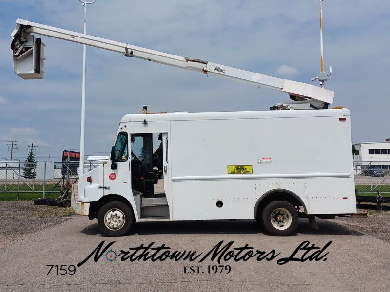 
								2004 Feightliner MT55 Bucket Van full									