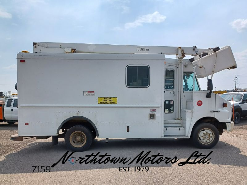 
								2004 Feightliner MT55 Bucket Van full									