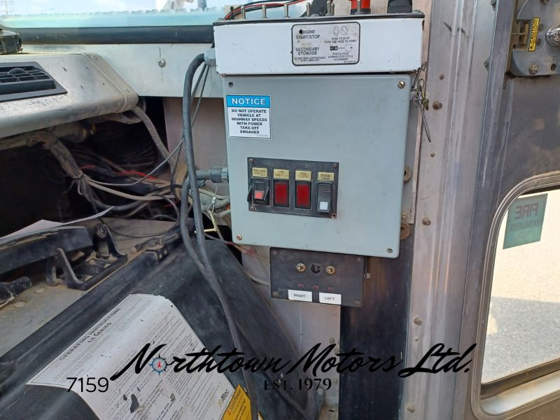 
								2004 Feightliner MT55 Bucket Van full									