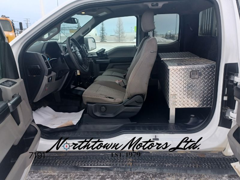 
								2017 Ford F150 XLT Long Box Pick Up full									