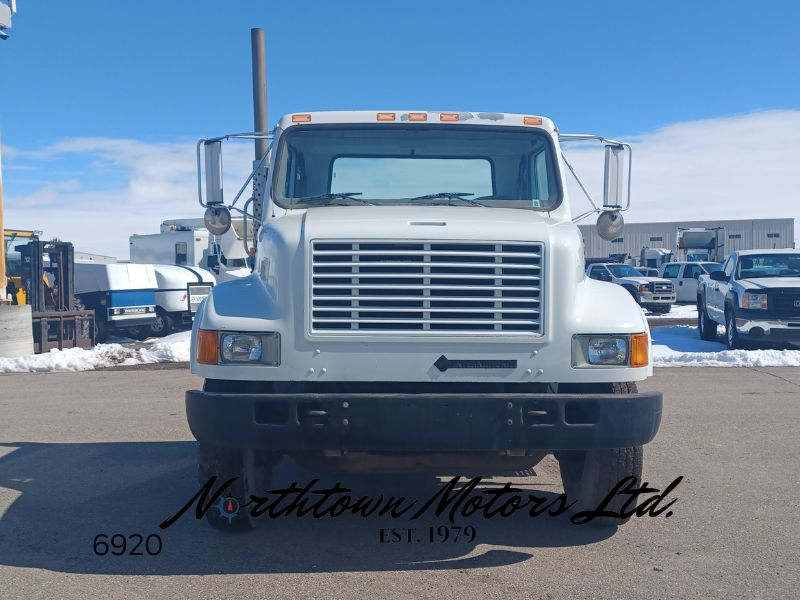 
								1998 International 4900 Cab & Chassis full									