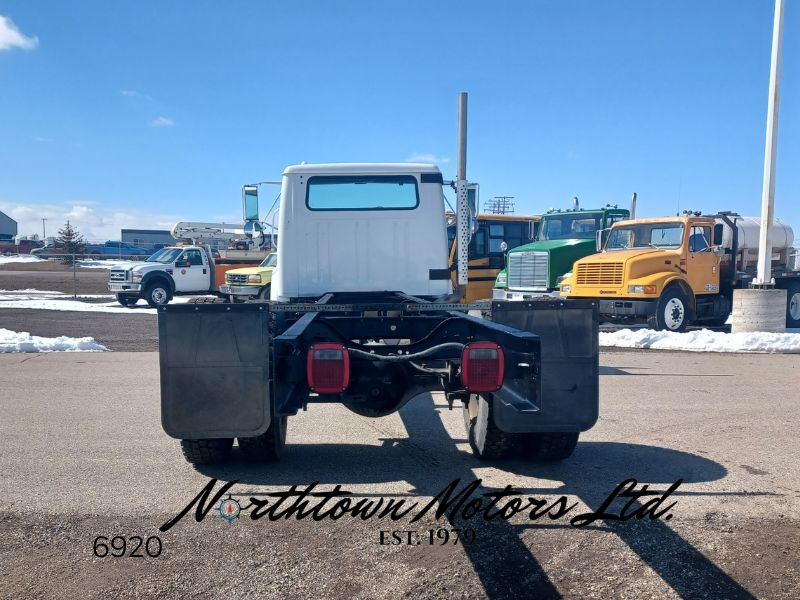 
								1998 International 4900 Cab & Chassis full									