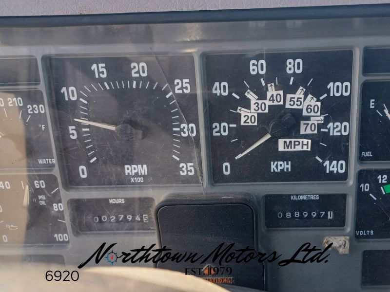 
								1998 International 4900 Cab & Chassis full									