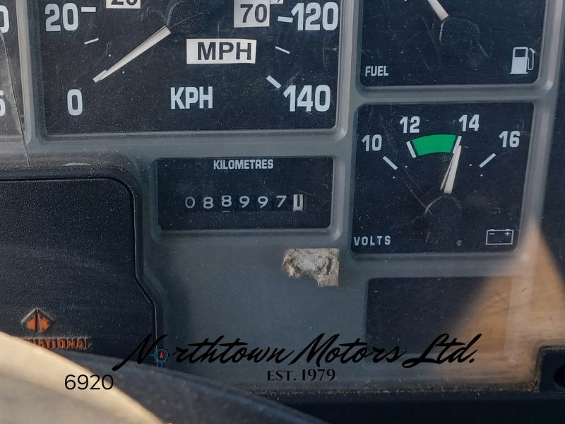 
								1998 International 4900 Cab & Chassis full									