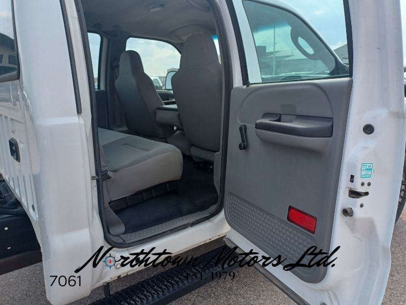 
								2005 Ford F550 Cab & Chassis full									