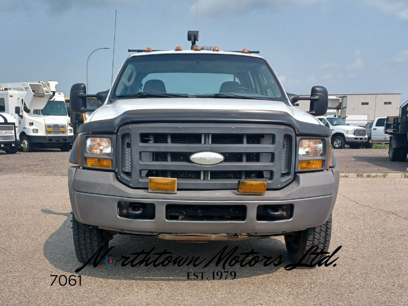 
								2005 Ford F550 Cab & Chassis full									
