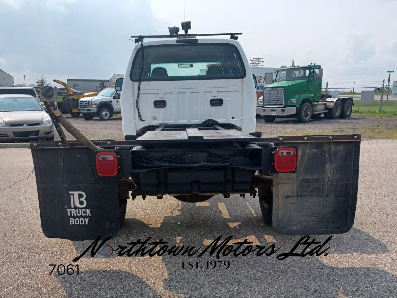 
								2005 Ford F550 Cab & Chassis full									
