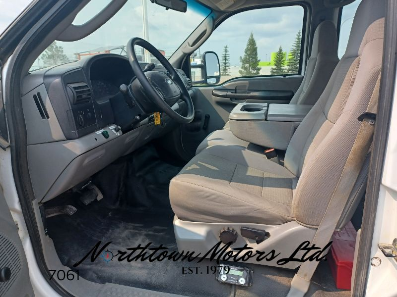 
								2005 Ford F550 Cab & Chassis full									