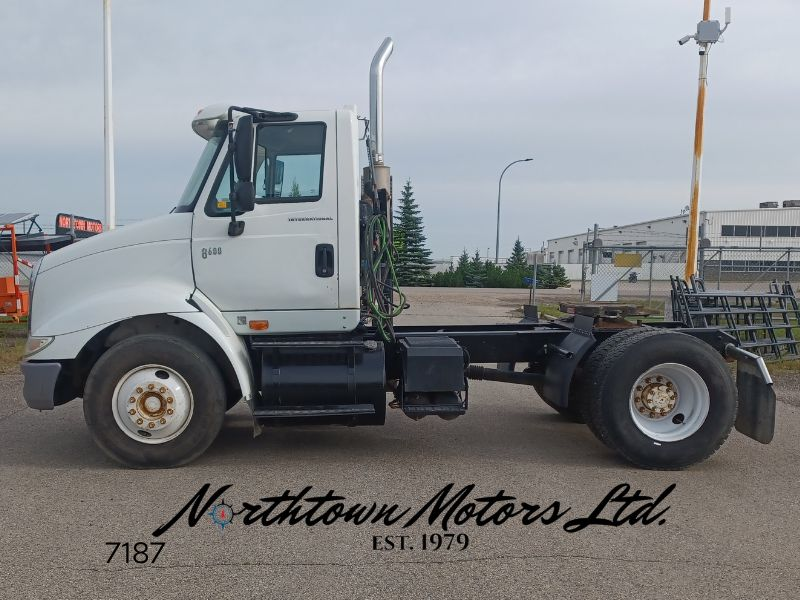 2005 International 8600 Daycab