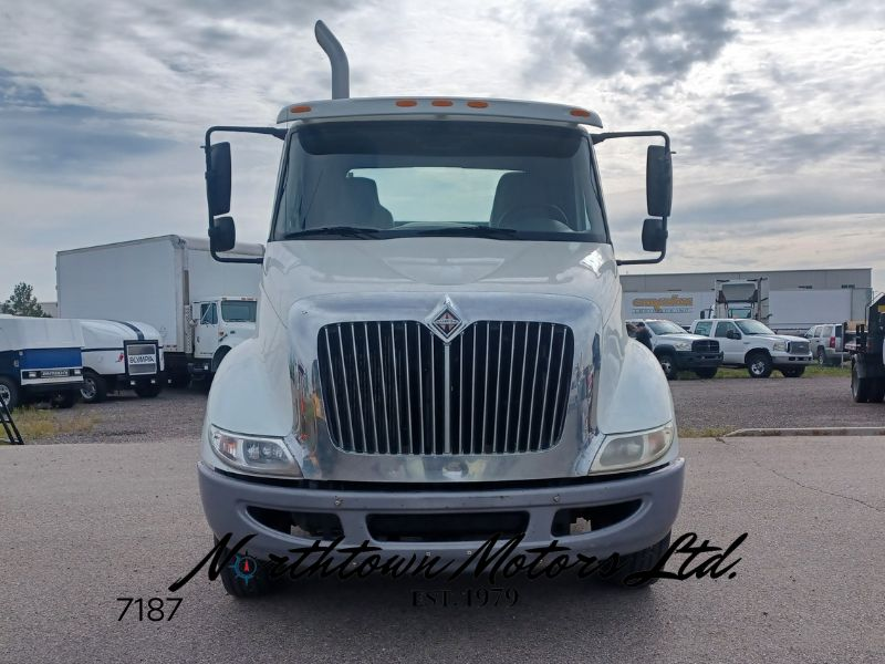 2005 International 8600 Daycab