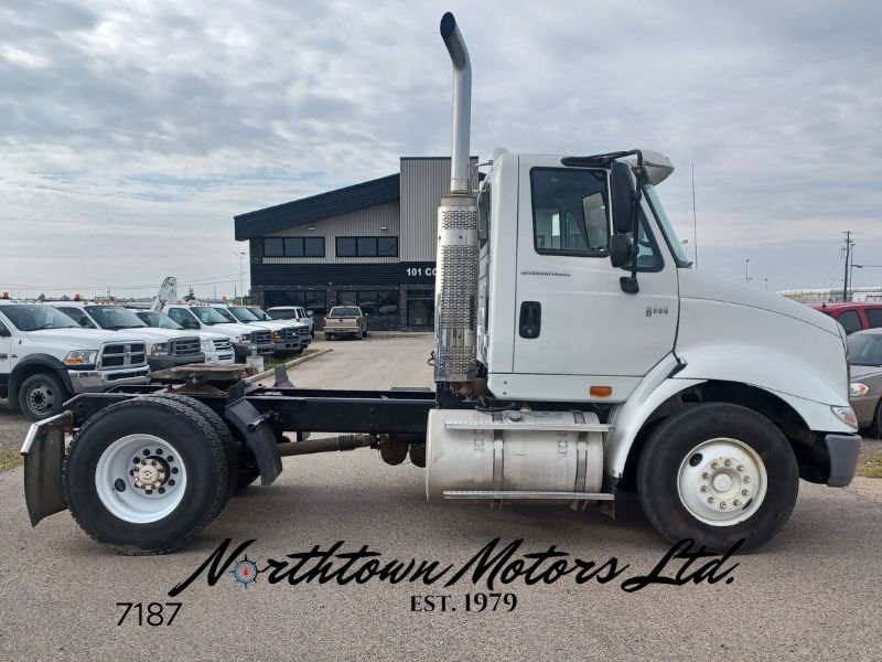 2005 International 8600 Daycab