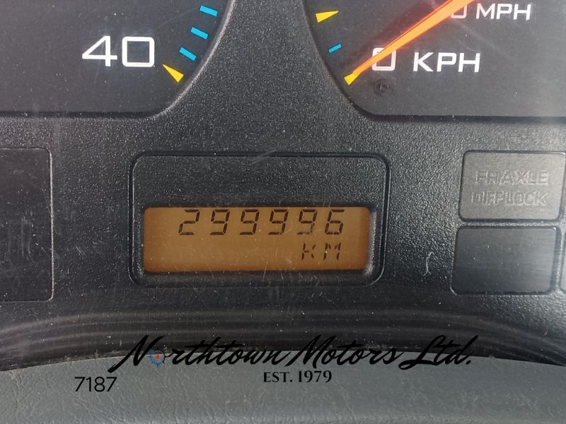 
								2005 International 8600 Daycab full									