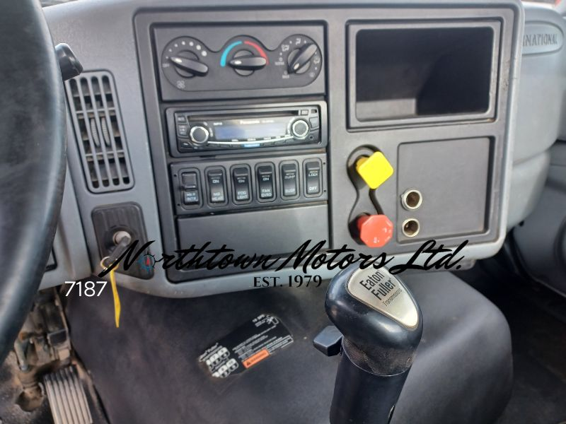 
								2005 International 8600 Daycab full									