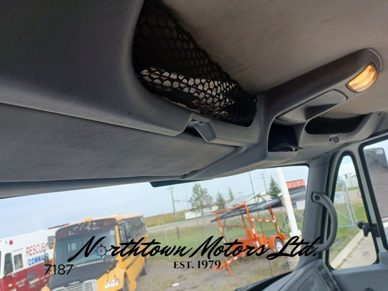 
								2005 International 8600 Daycab full									