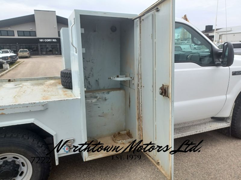 
								2002 Ford F350 Service Deck full									